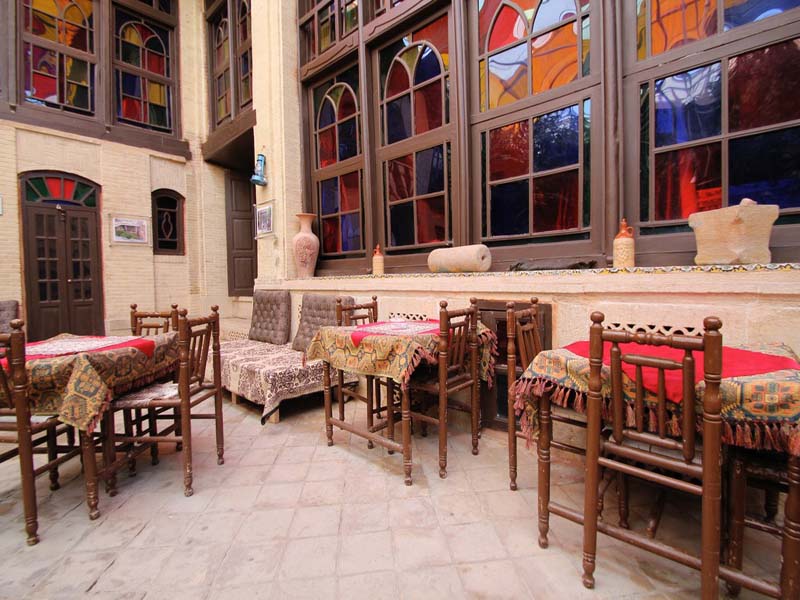 فندق نيايش في شيراز