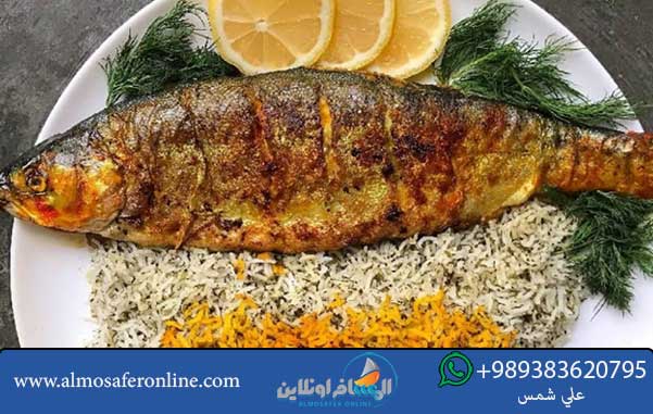 سبزي بلو با ماهي (الأعشاب والأرز والسمك المقلي)