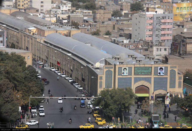 سوق الإمام الرضا في مدينة مشهد الإيرانية