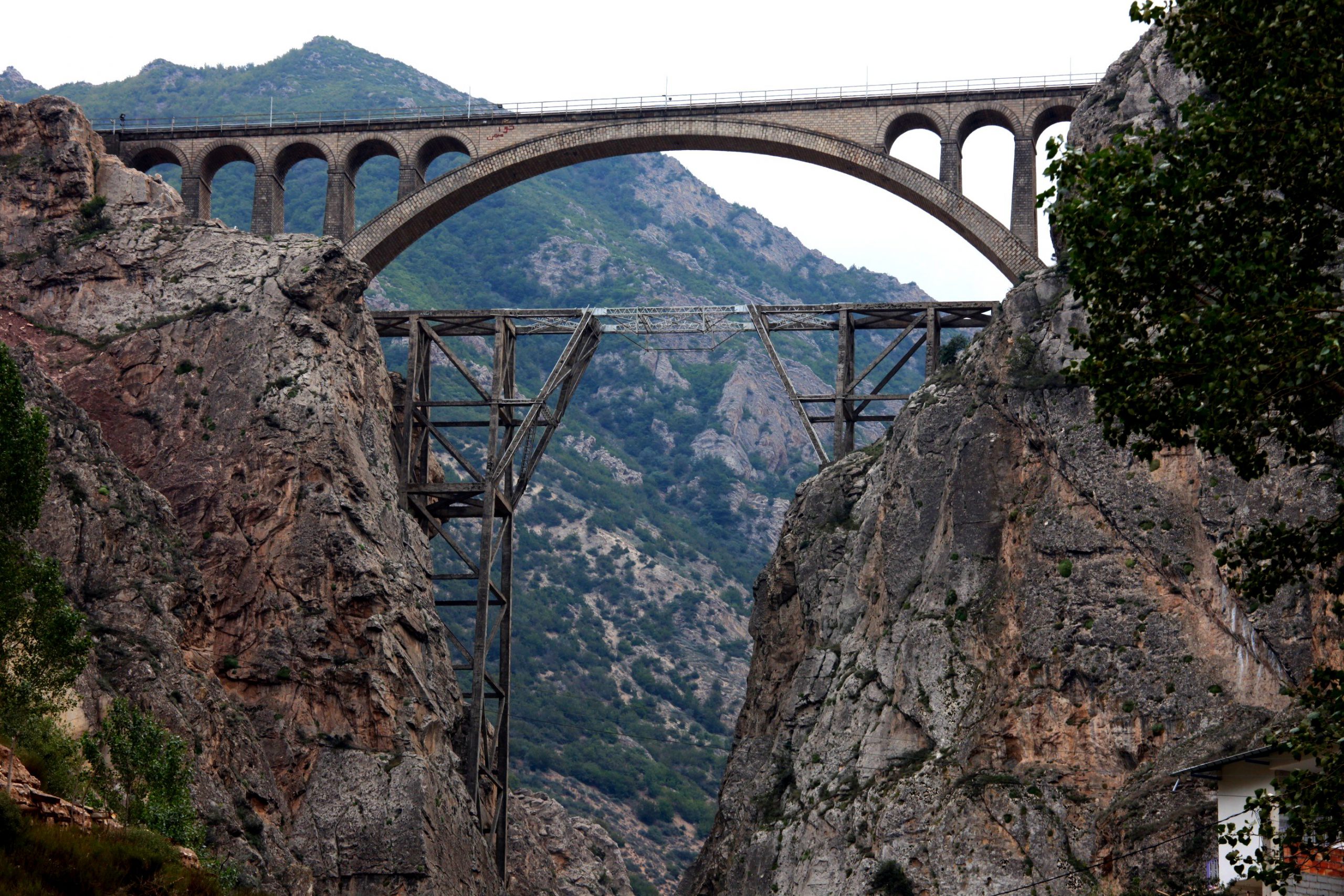 جسر ورسك في شمال إيران
