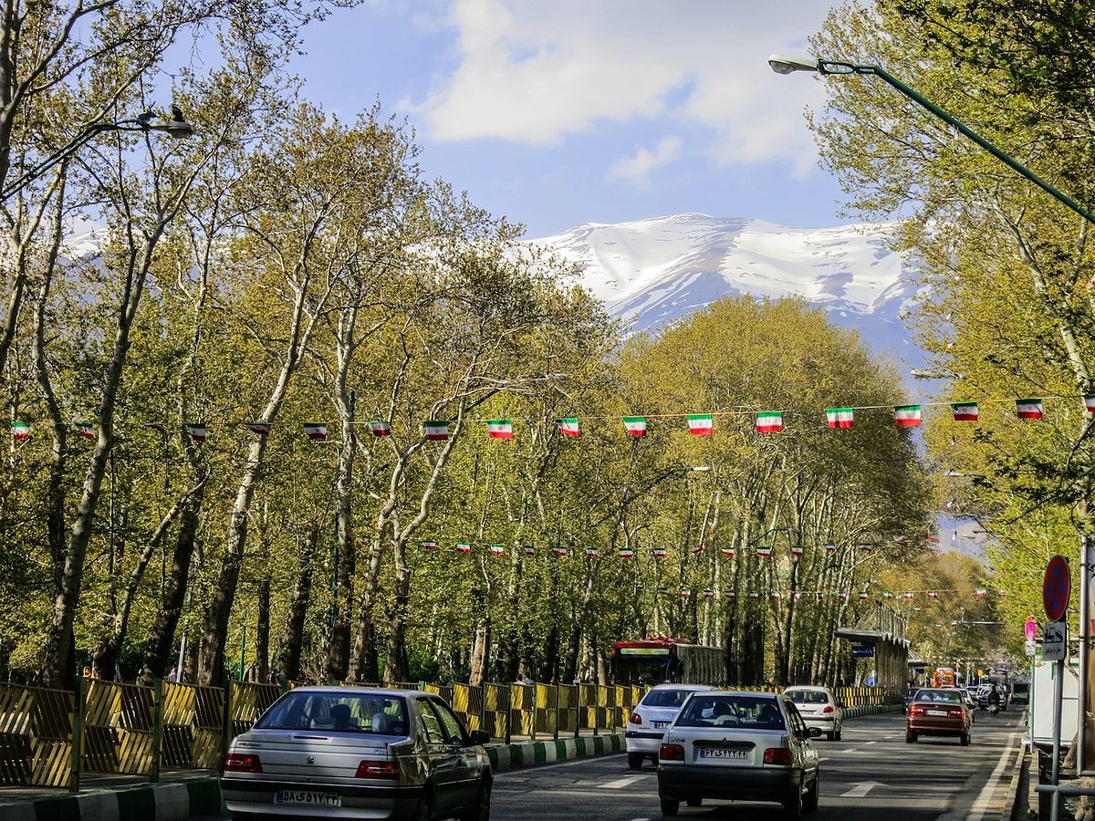  شوارع إيران -شارع وليعصر في طهران