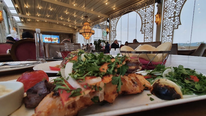 مطعم باب الحارة