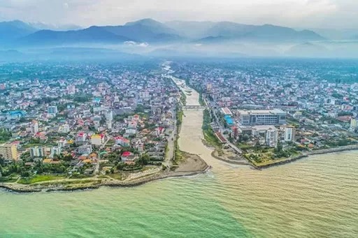 مدينة تنكابن في شمال ايران